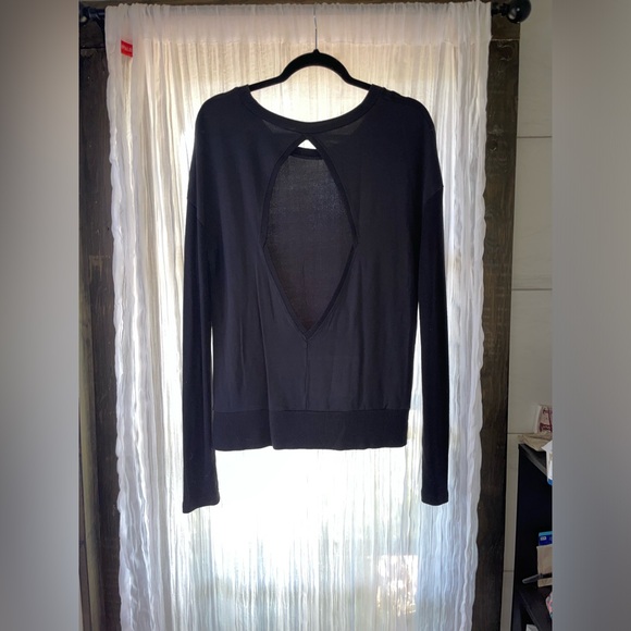 Alo size small open back long sleeve with thumb holes 😍 - Picture 3 of 4